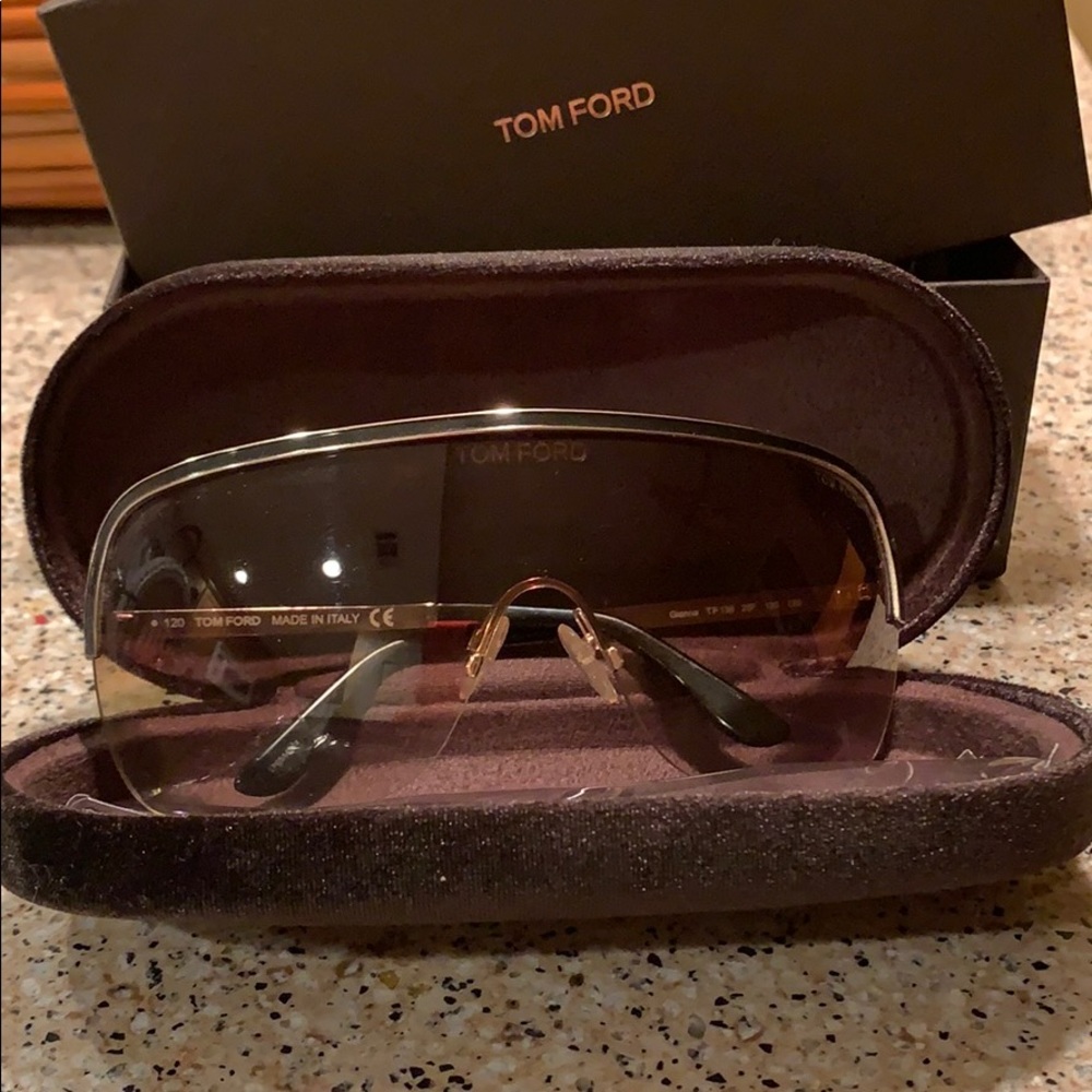 Tom Ford Gianna Sunglasses with case